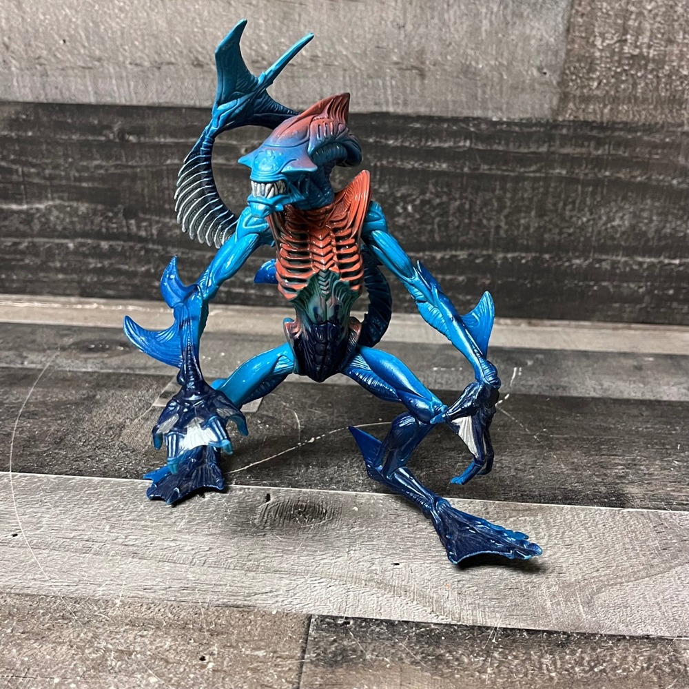 Kenner Aliens Aqua Alien Action Figure 1997 Resurrection Blue Xenomorph Vintage